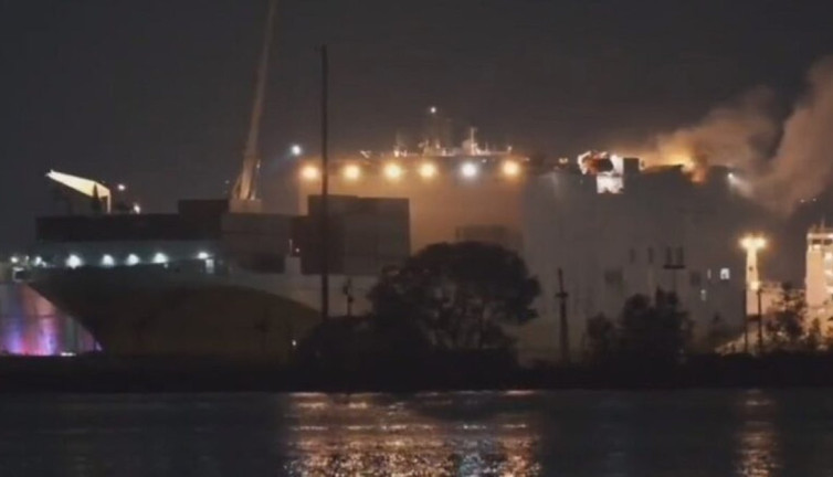 ABD'de gemide çıkan yangına müdahale eden itfaiyecilerden 2'si öldü, 5'i yaralandı