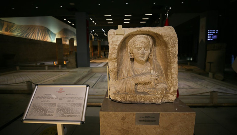İtalya’dan iade edilen steli Zeugma’da
