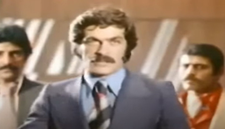 Kim derdi ki böyle filmlerde oynayan Kadir İnanır yandaş olacak