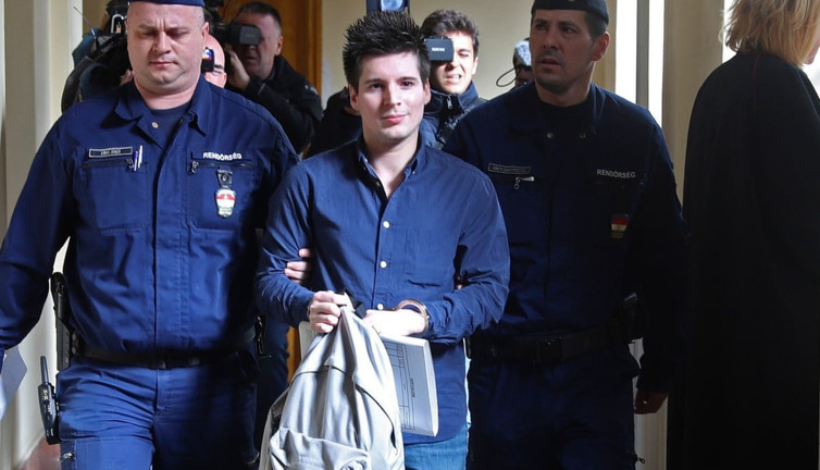 Futbolu karıştıran korsan davasına Papa rötarı