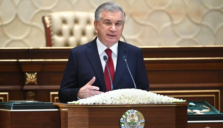 Cumhurbaşkanı Şevket Mirziyoyev resmen göreve başladı
