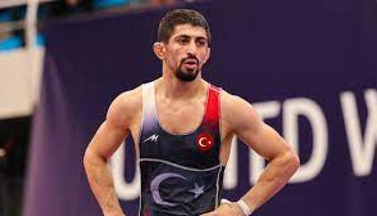 Kerem Kamal Macaristan'da altın madalya kazandı