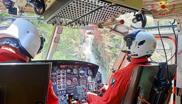 İniş sırasında mahsur kalan dağcılar böyle kurtarıldı