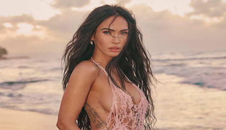 Hollywood yıldızı Megan Fox'un vahşi pozlarını görenler büyülendi. Nişanlısından bomba yorum geldi