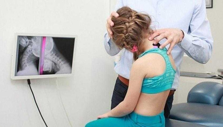 İşte çocuklardaki duruş bozukluğu için öneriler