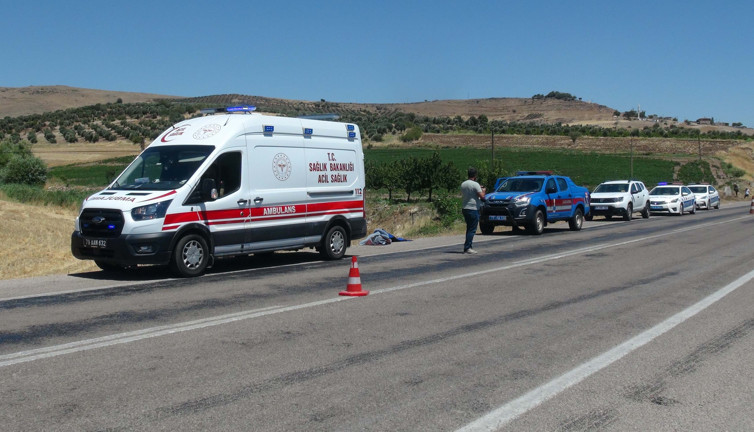 Otomobil dere yatağına devrildi: 1 ölü 2 yaralı