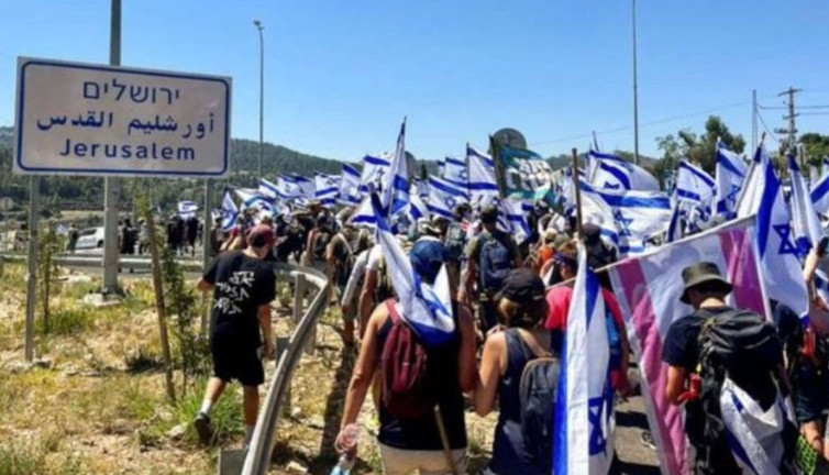 İsrail'de halk ayaklandı. Binlerce kişi Kudüs'e yürüyor