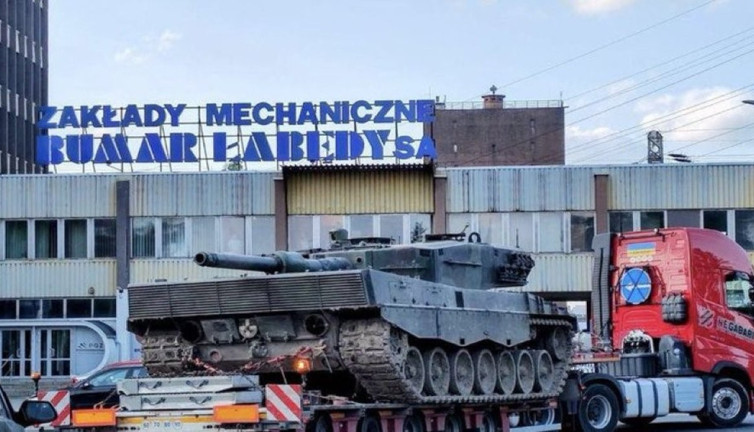 Ukrayna'ya verilen Leopard 2 tankları Polonya’ya getirildi