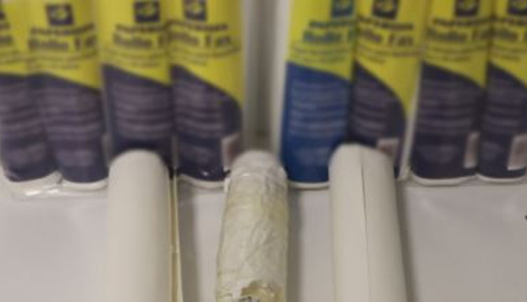 Yazar kasa rolosunun içinden çıktı. Polisler dondu kaldı