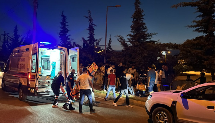 Kavga sırasında av tüfeğiyle sağa sola ateş açtı. Parkta oturan bir kişiyi vurdu