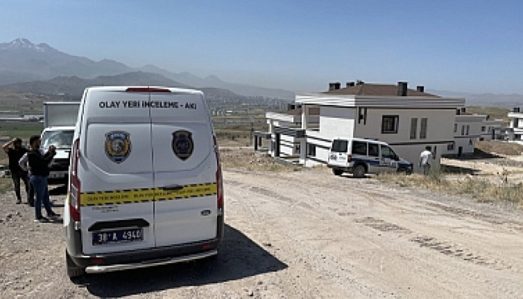 Uşak'ta meyve bahçesindeki yangında bir kişi hastanelik oldu