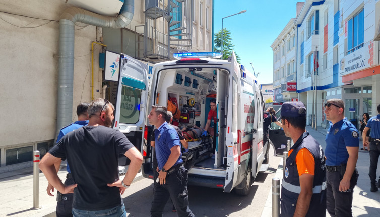 17 yaşındaki kız pencereden düştü