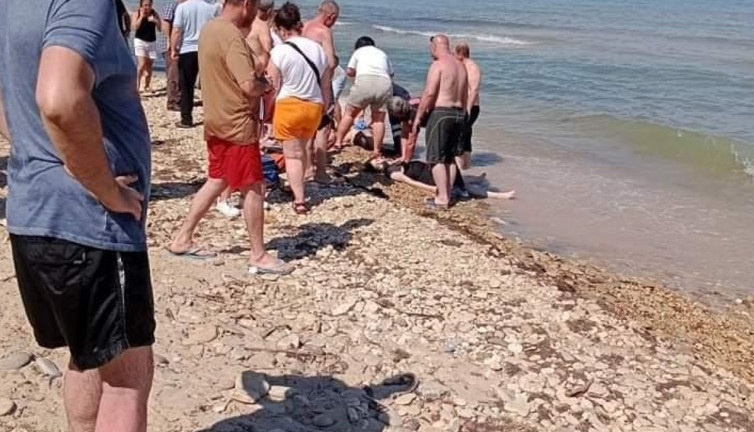 Serinlemek için denize giren 4 kişi son anda kurtarıldı