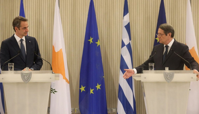 Yunan Kıbrıs'ta şansını zorluyor