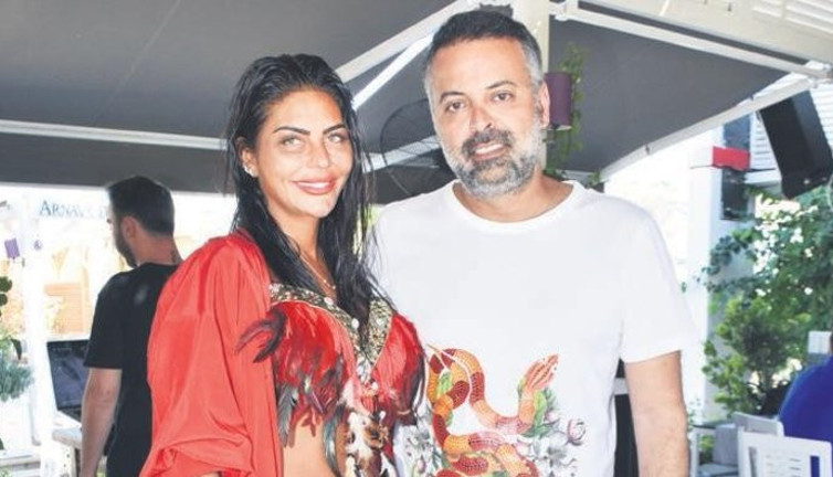 Süreyya Yalçın ve eşi mekana gitmese de günlüğü 15 bin lira olan masa boş tutuluyor