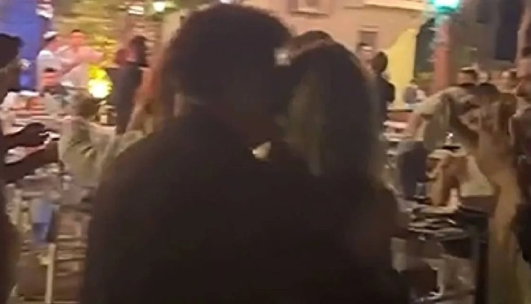 Yazlık dizideki set aşkını fanlar belgeledi