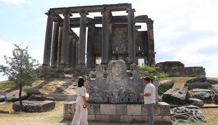 Agora kazısıyla tarih gün yüzüne çıkıyor