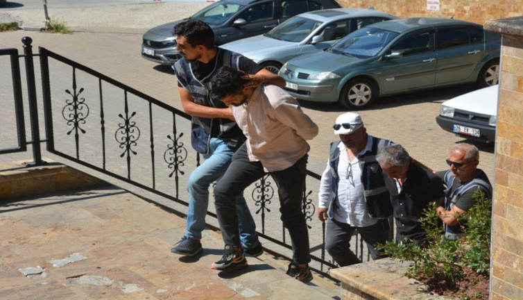 Sığınmacı baba-oğul kadına işkence edip parmaklarını kesti