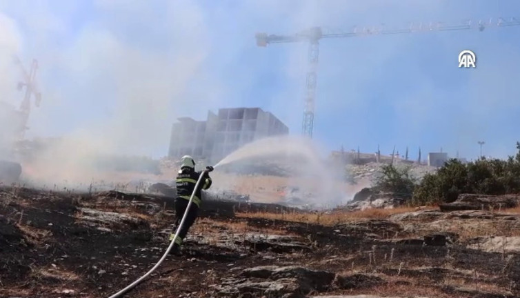 Manisa'da otluk ve makilik alanda çıkan yangın söndürüldü