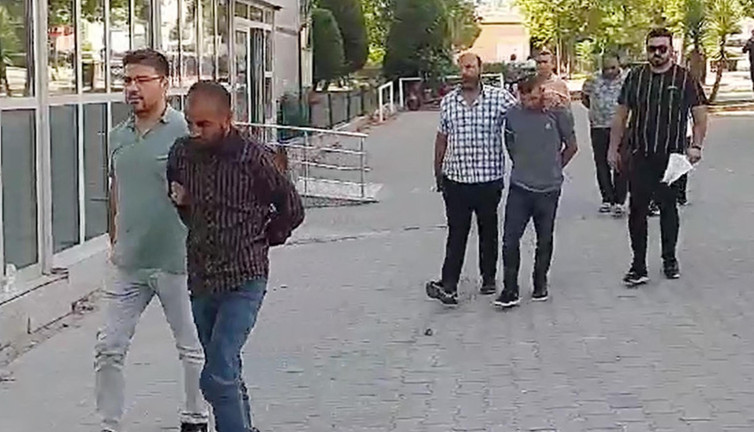 Telefondan kandırdılar. Bankadan parasını çektirip gasbettiler