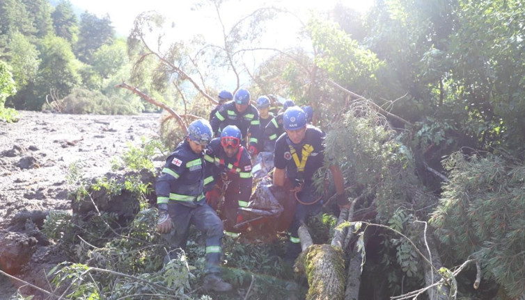 Gürcistan’da toprak kayması