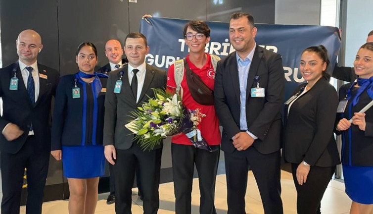 Mete Gazoz'a coşkulu karşılama