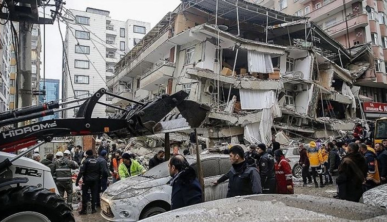 48 kişiye mezar olan binanın projede 6 kat gösterilip 12 kat inşa edildiği ortaya çıktı