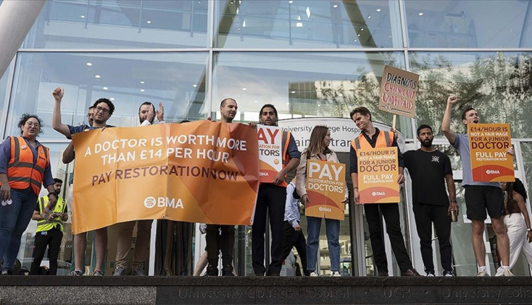 İngiltere'de pratisyen hekimler bu yıl beşinci kez greve gitti