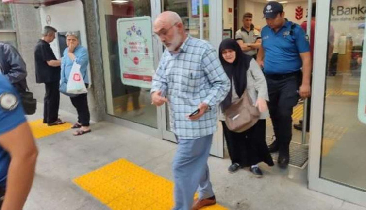 Dolandırılmakta ısrarcı olan vatandaş kıl payı kurtuldu. Bankacılar ikna etmek için seferber oldu