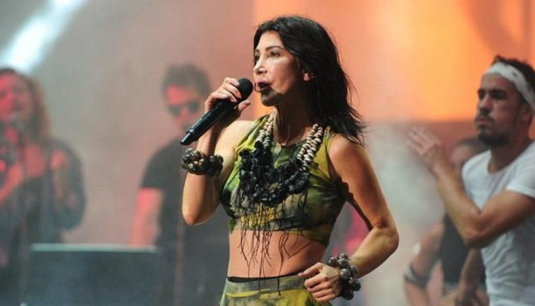 Hande Yener fotoşopu abartınca dillere düştü