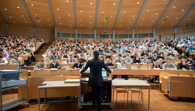 İktidar baskısı ve geçim derdi akademisyenleri canından bezdirdi. Çareyi yurt dışına gitmekte buldular