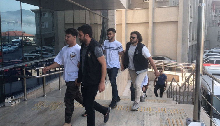 Sazan sarmalıyla dolandırmaya 2 gözaltı