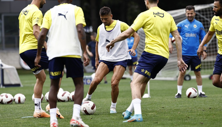 Cengiz Ünder'in ilk antrenmanda başı yarıldı. Kanlı fotoğrafı sosyal medyadan paylaştı