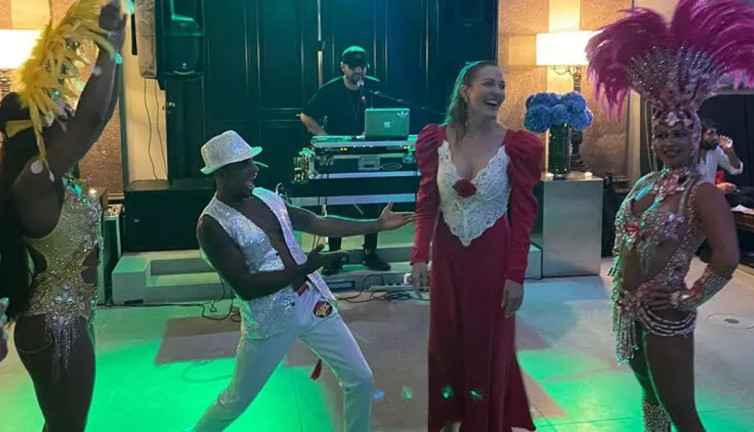 Meryem Uzerli'den 40’ıncı yaşa sambalı kutlama