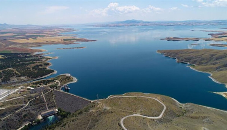 Anız yakarken kamp alanını ateşe verdiler