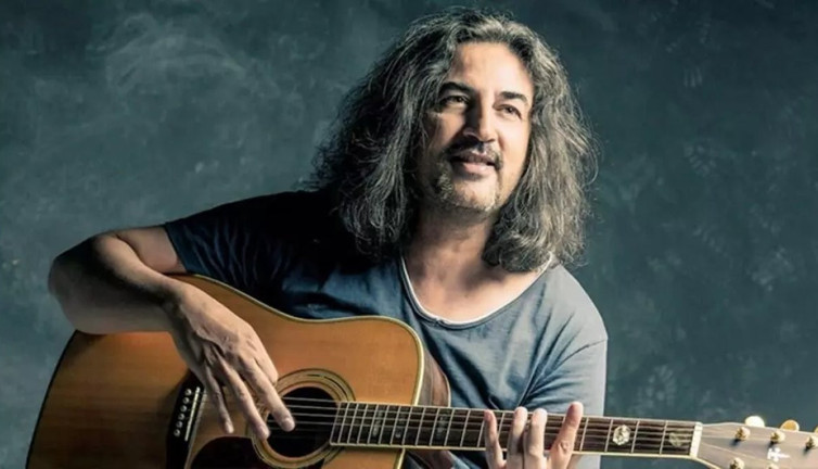 Şarkıcı Çelik yıllar önceki halini paylaştı sosyal medya yıkıldı