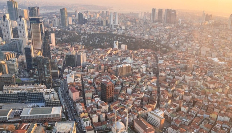 İstanbul’un deprem toplanma alanlarının AKP'li belediye zamanında nasıl yendiği ortaya çıktı. Sadece 77 tane kaldı