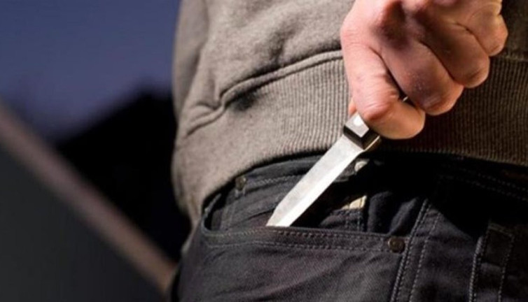 Afgan sığınmacıların kavgasında 2 kişi bıçakla yaralandı