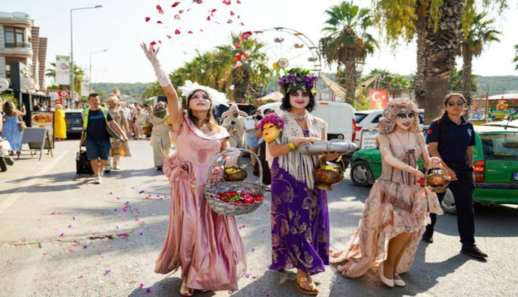 Seferihisar’da 2557 yıllık Dionysos Şenliği’ne ev sahipliği yaptı