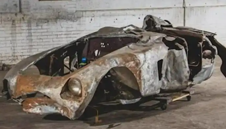 Ferrari'nin hurdası 2 milyon dolara satıldı. İlk pilotu kullanmıştı