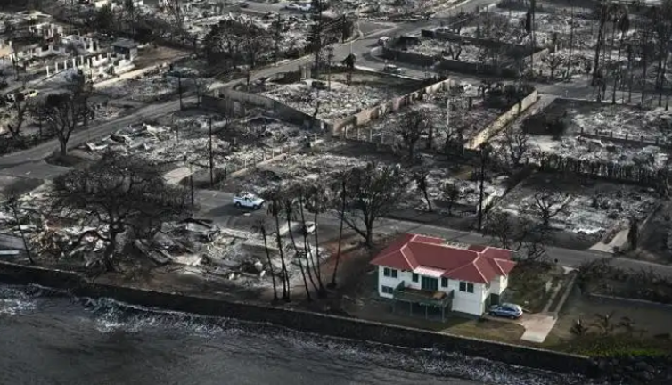 Yanmayan evin sırrını ev sahibi açıkladı. Her yer yandı bir tek bu ev yanmadı