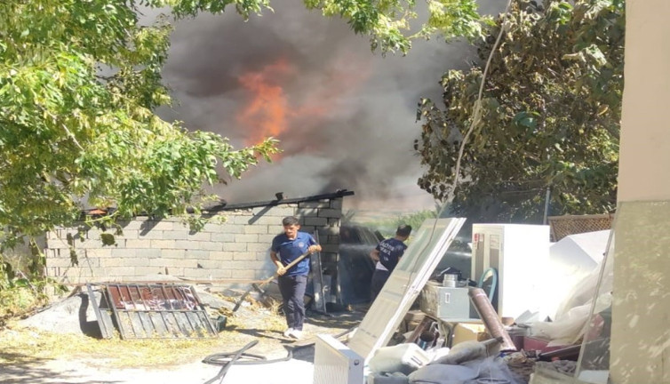 Bir eve ait depoda yangın