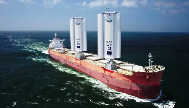 Deniz taşımacılığında ‘yelken’ dönemi: Rüzgar enerjisiyle çalışan kargo gemisi denize açıldı