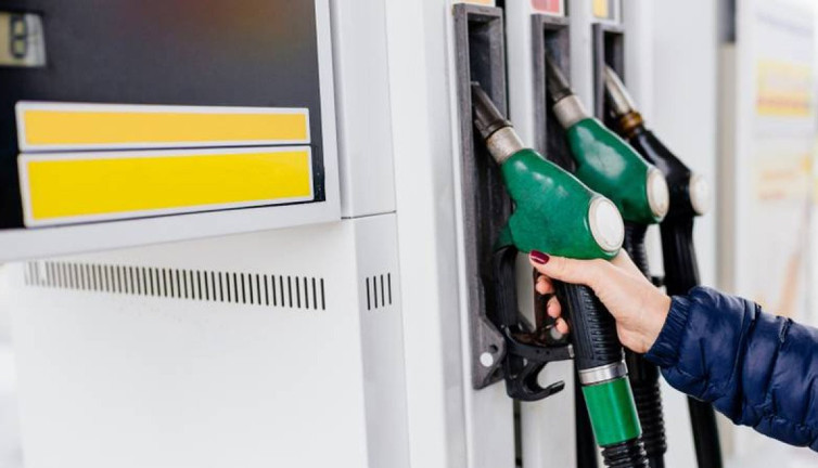 Akaryakıtta indirim kısa sürdü: Motorine dev zam geldi