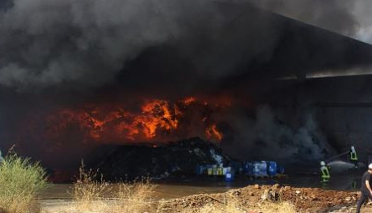 Kara bulutlar gökyüzünü kapladı. İçin için yanıyor