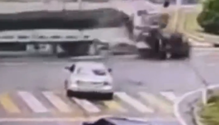 TIR sürücüsü kırmızı ışık ihlali yaptı, 2 kişi hayatını kaybetti: Canım öyle istedi