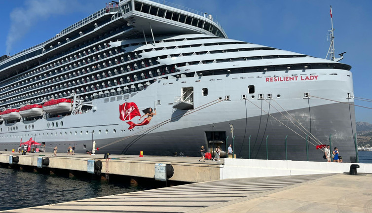 Dev gemi 2 bin 60 yolcuyla Bodrum’a geldi