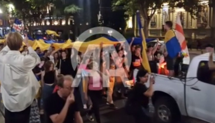 Rusya'nın gözünü diktiği Gürcistan'da Ukrayna'ya destek gösterisi