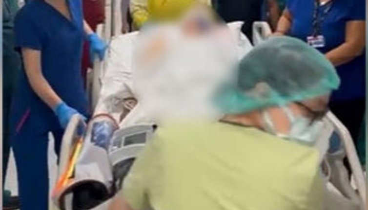 Beyin ölümü gerçekleşen hasta organlarıyla 3 kişiye hayat verdi. Sağlık çalışanları hastayı ayakta uğurladı