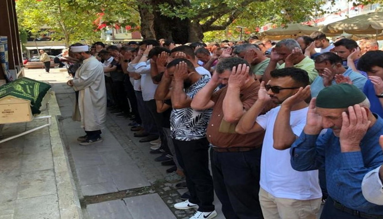 İznik Gölü'nde boğulan 8 yaşındaki çocuk son yolculuğuna uğurlandı